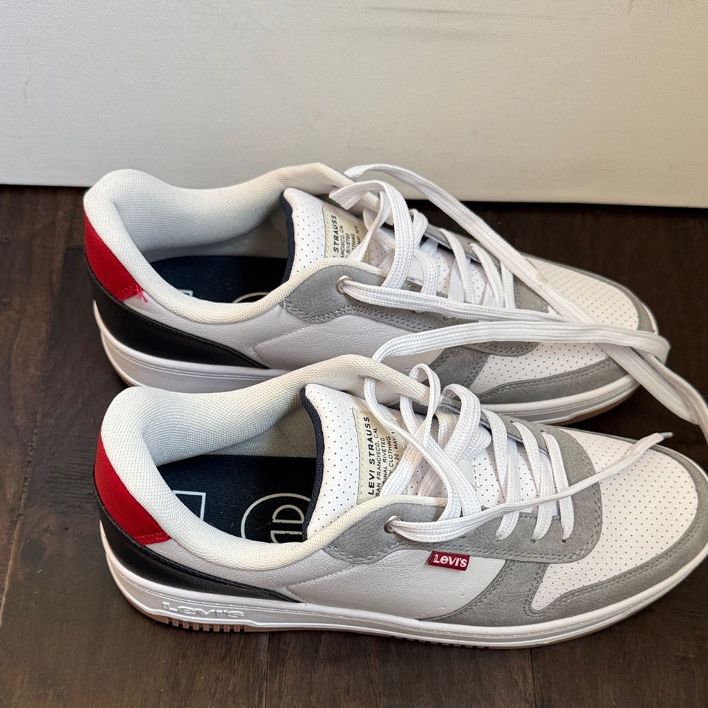 Levi's Men’s White & Gray Low-Top Sneakers with Red Accent